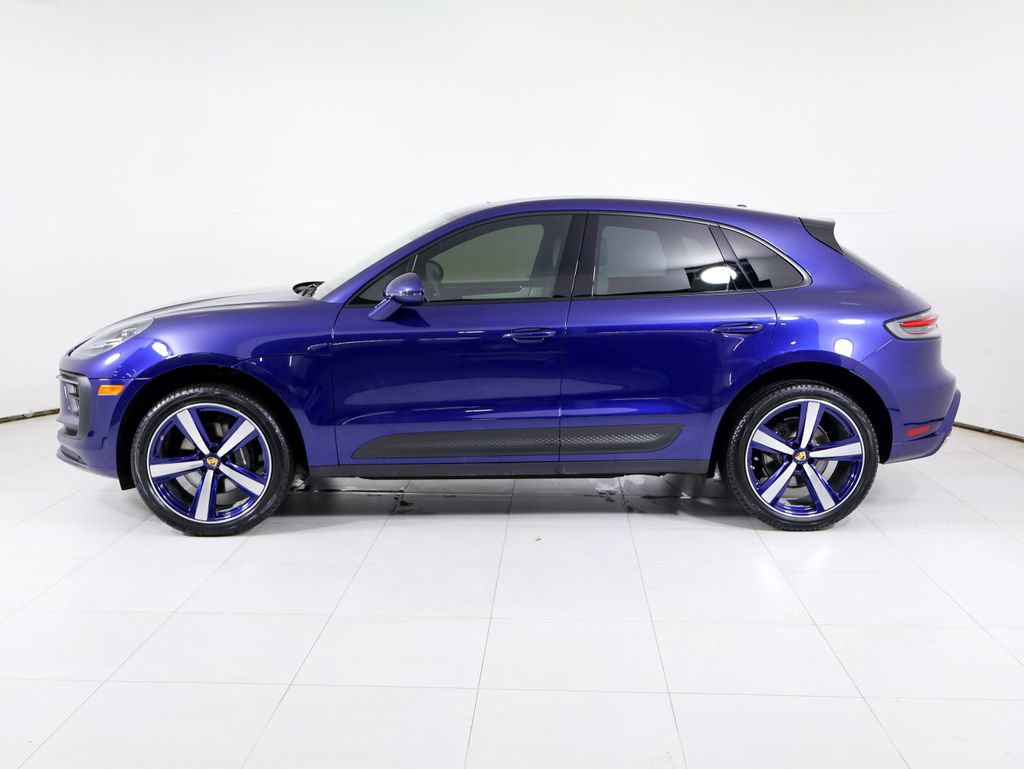 Certified 2024 Porsche Macan image 2