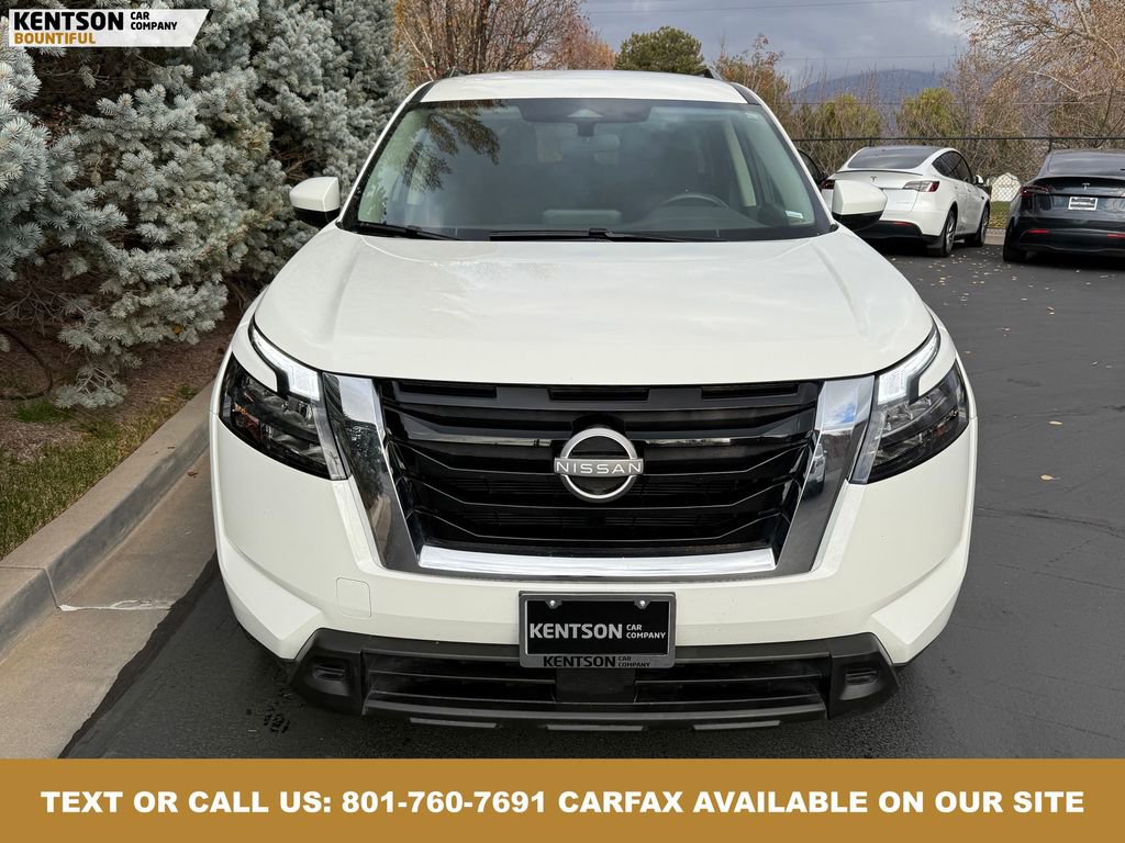 Used 2025 Nissan Pathfinder SV image 2