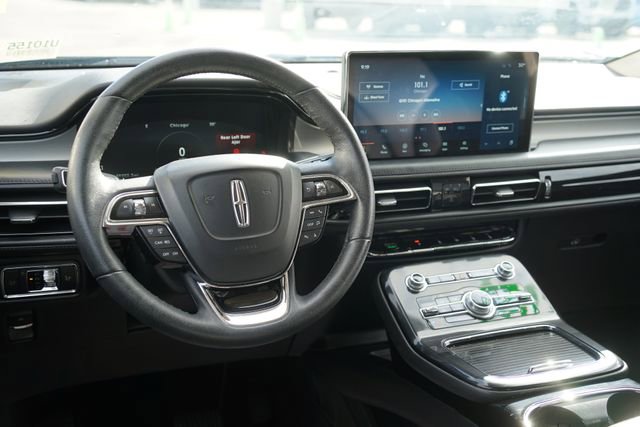 Used 2023 Lincoln Nautilus AWD w/ Premium Package image 11