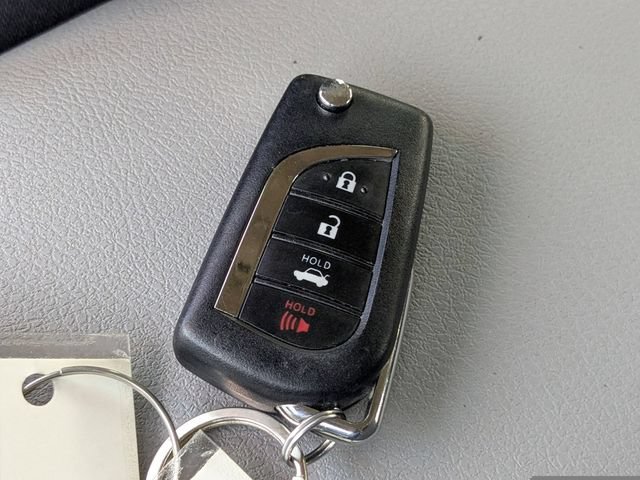 Used 2022 Toyota Camry LE AWD/4WD image 27