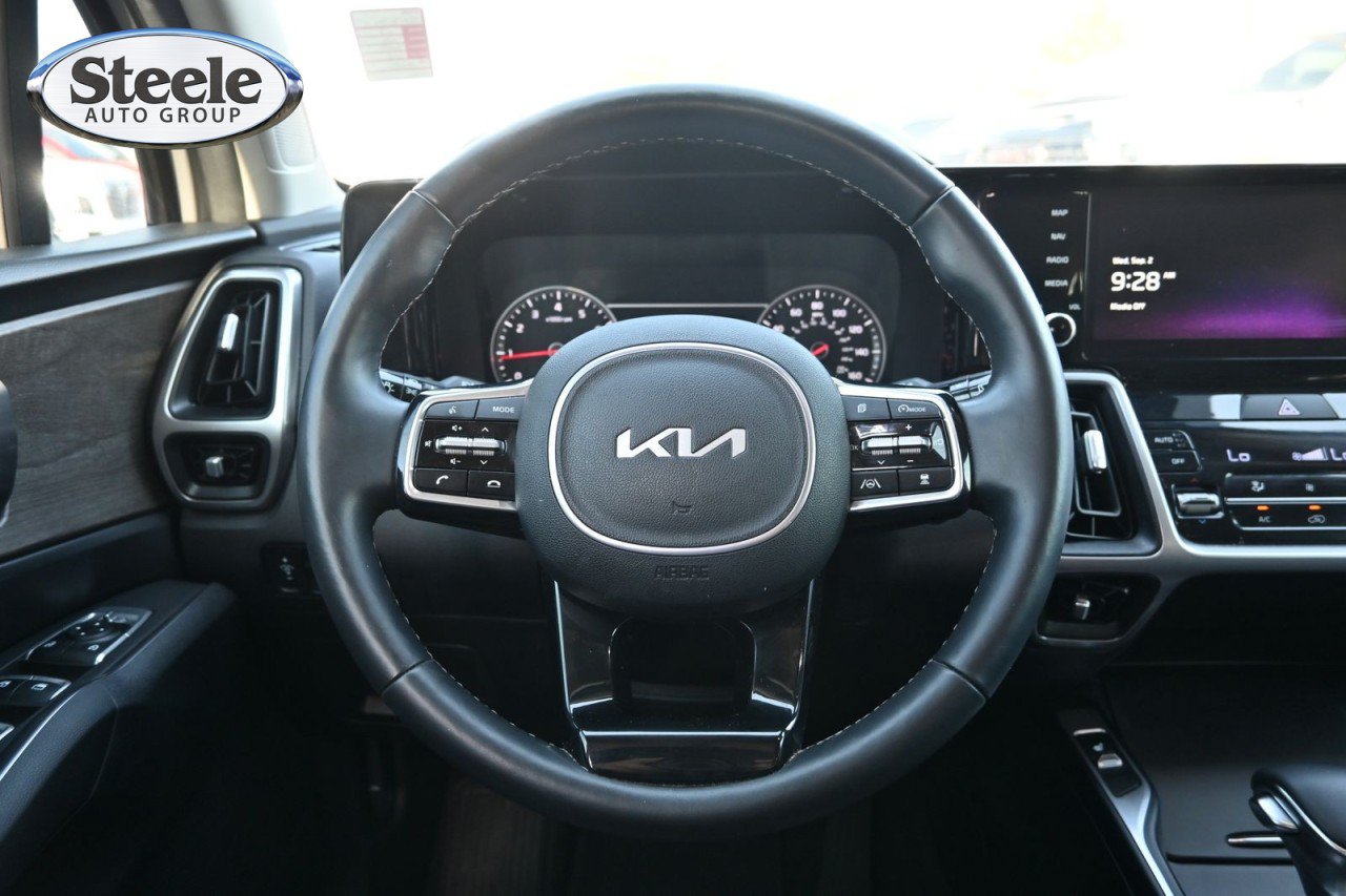 Used 2023 Kia Sorento EX w/ Panoramic Sunroof Package FWD image 10