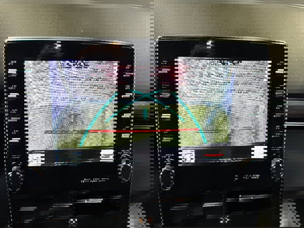 Used 2022 Toyota Avalon XLE image 18