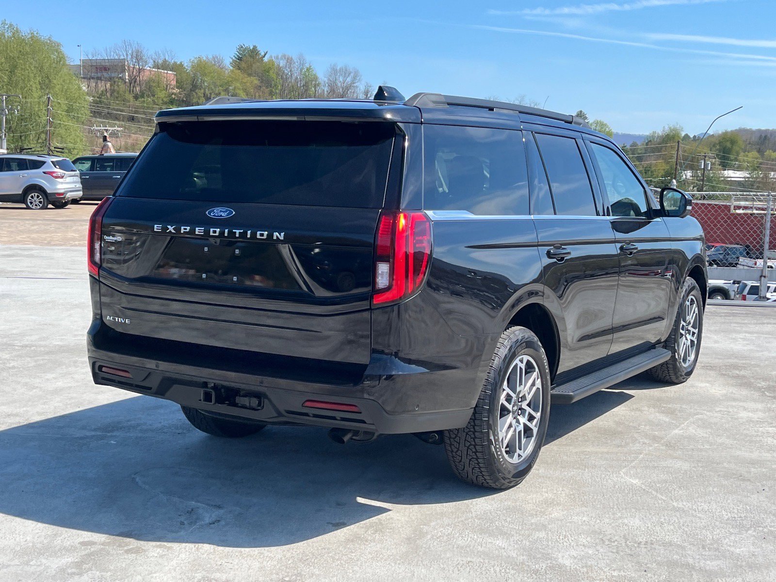 Certified 2025 Ford Expedition Active AWD/4WD image 3