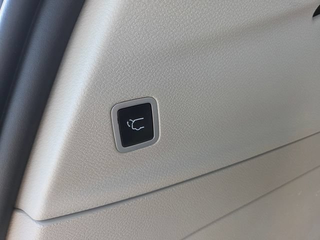Used 2021 Chrysler Pacifica Touring-L w/ Uconnect Theater Family Group AWD/4WD image 18