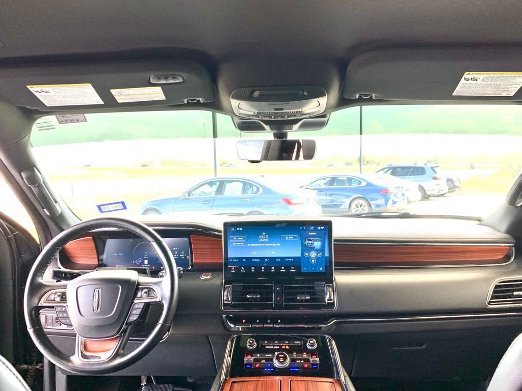 Used 2024 Lincoln Navigator L Premiere image 16