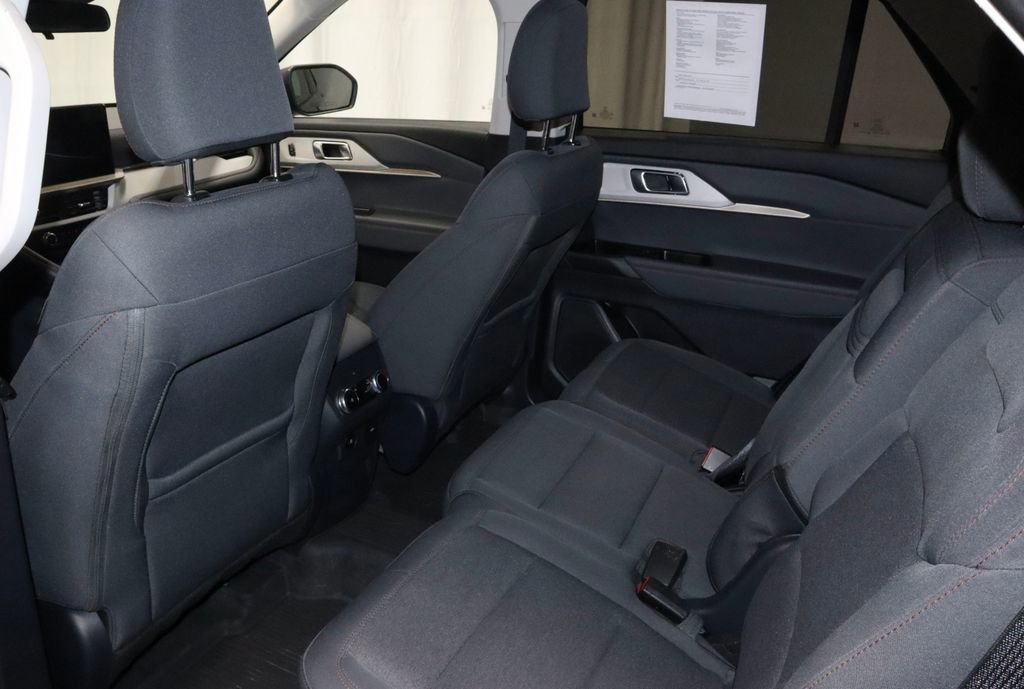Certified 2025 Ford Explorer Active image 21