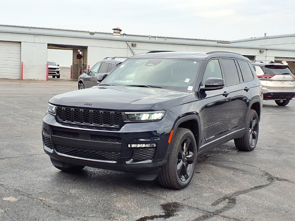 Used 2024 Jeep Grand Cherokee L Limited w/ Black Appearance Package AWD/4WD image 2