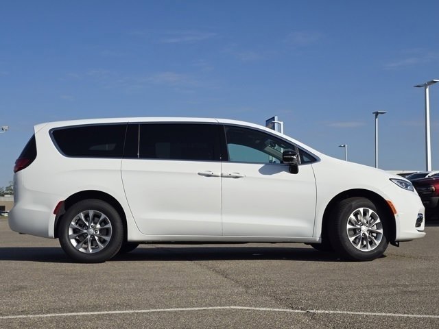 New 2026 Chrysler Pacifica Select image 26