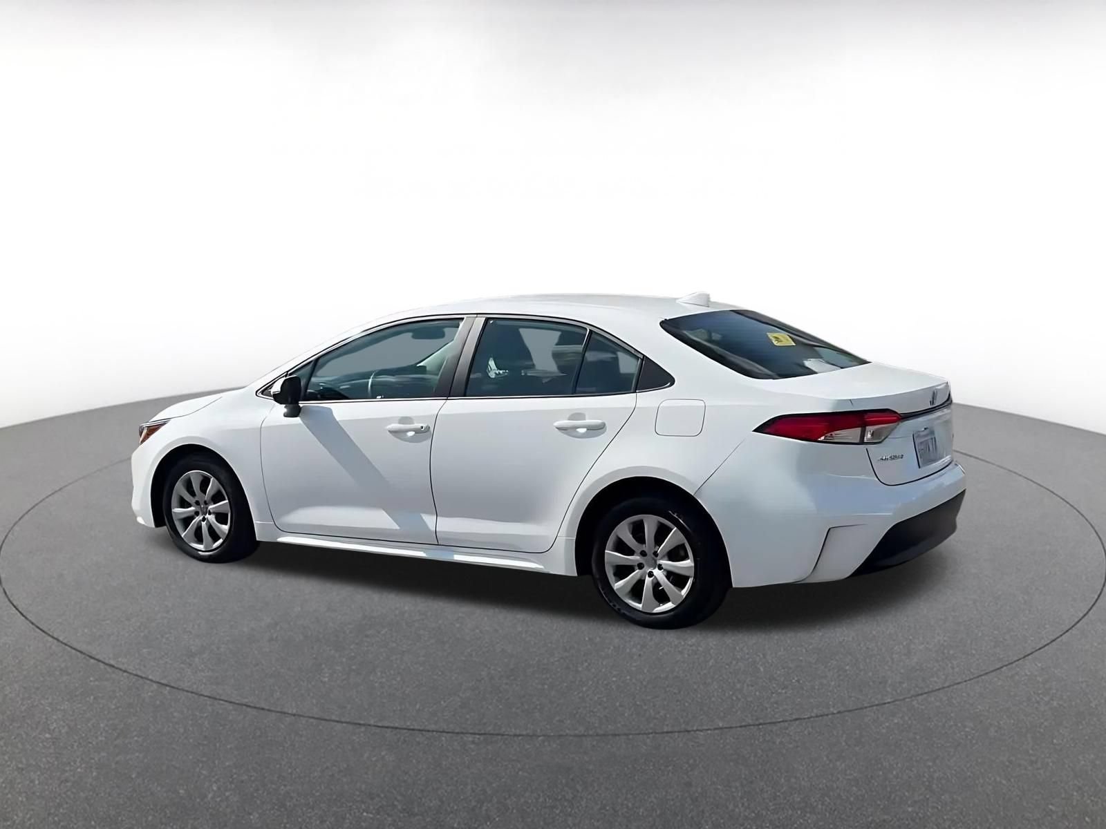 Used 2025 Toyota Corolla LE FWD image 9