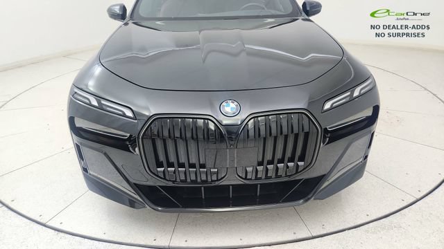 Used 2025 BMW i7 eDrive50 w/ M Sport Package RWD image 8