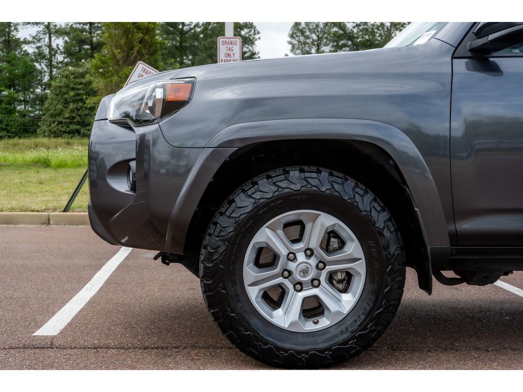 Used 2018 Toyota 4Runner SR5 image 10