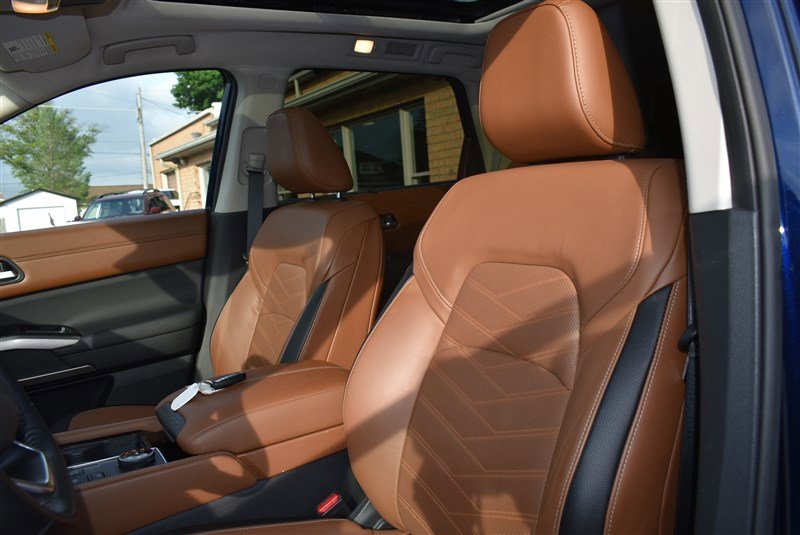 Used 2022 Nissan Pathfinder Platinum w/ Cargo Package image 15