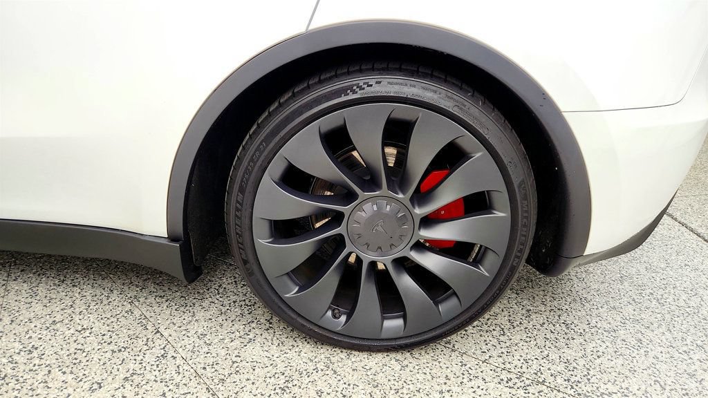 Used 2024 Tesla Model Y Performance AWD/4WD image 9