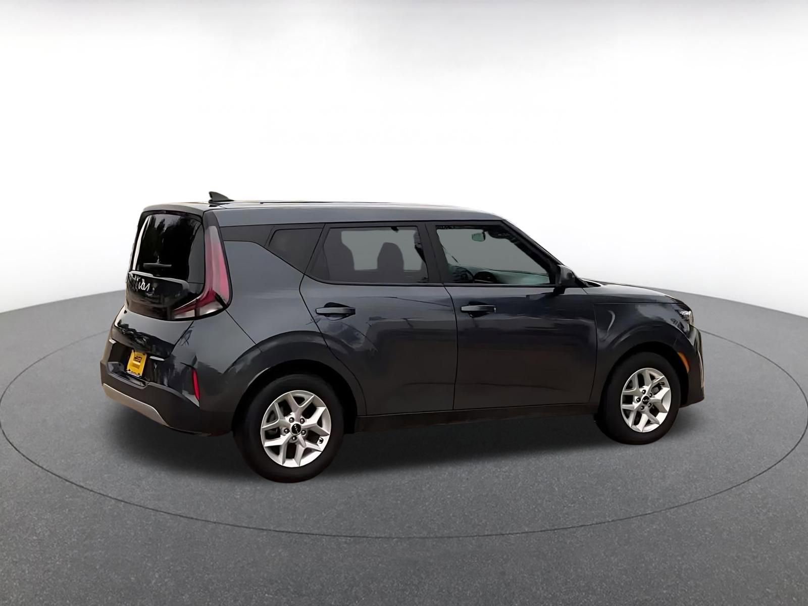 Used 2025 Kia Soul LX w/ LX Technology Package FWD image 14