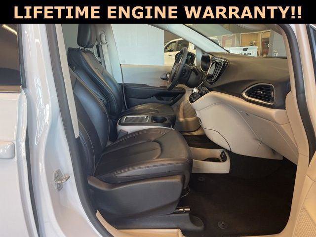 Certified 2024 Chrysler Pacifica Touring-L image 47