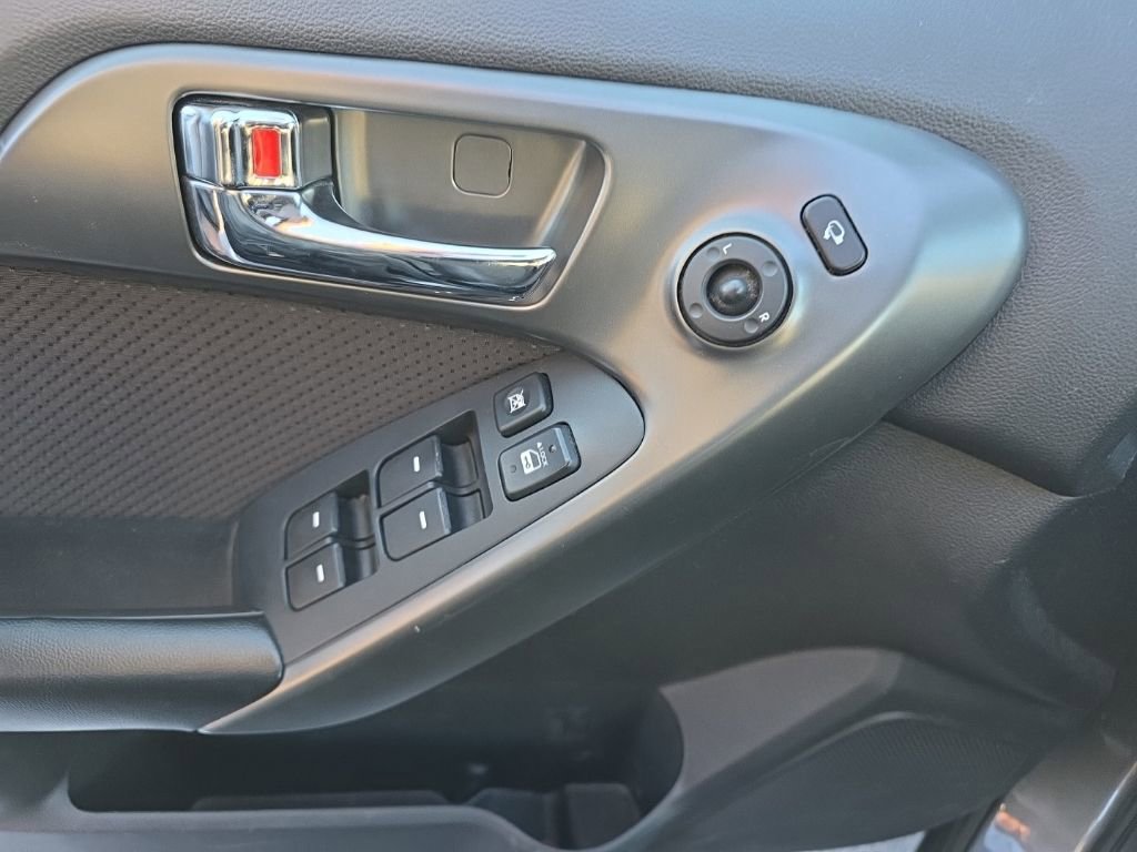 Used 2013 Kia Forte EX image 20