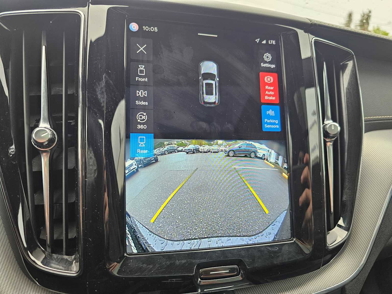 Used 2022 Volvo XC60 T8 R-Design w/ Advanced Package AWD/4WD image 31