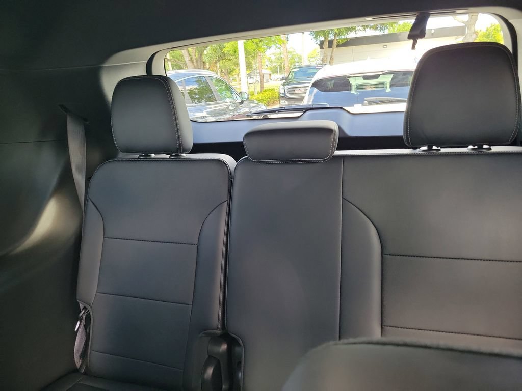 Used 2025 Buick Enclave Preferred AWD/4WD image 16