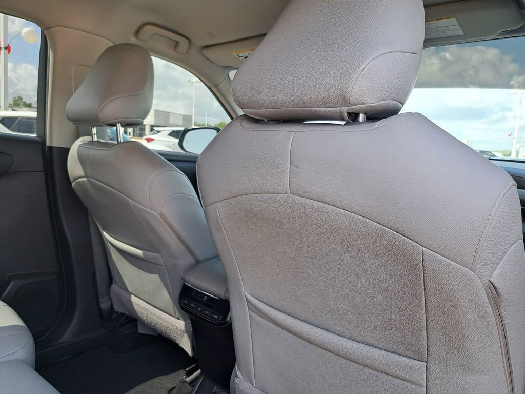 Used 2022 Toyota Highlander LE image 23