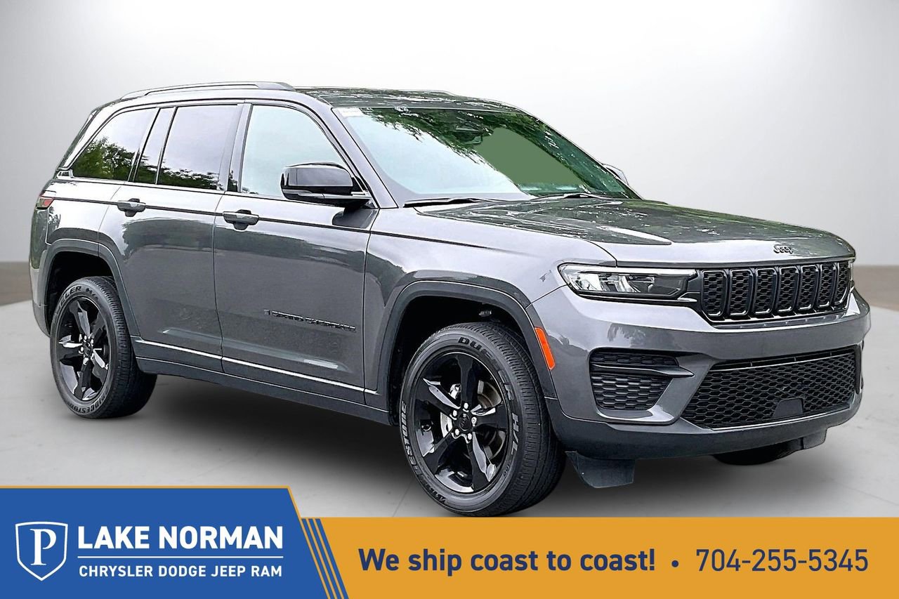 Certified 2023 Jeep Grand Cherokee Altitude AWD/4WD image 1