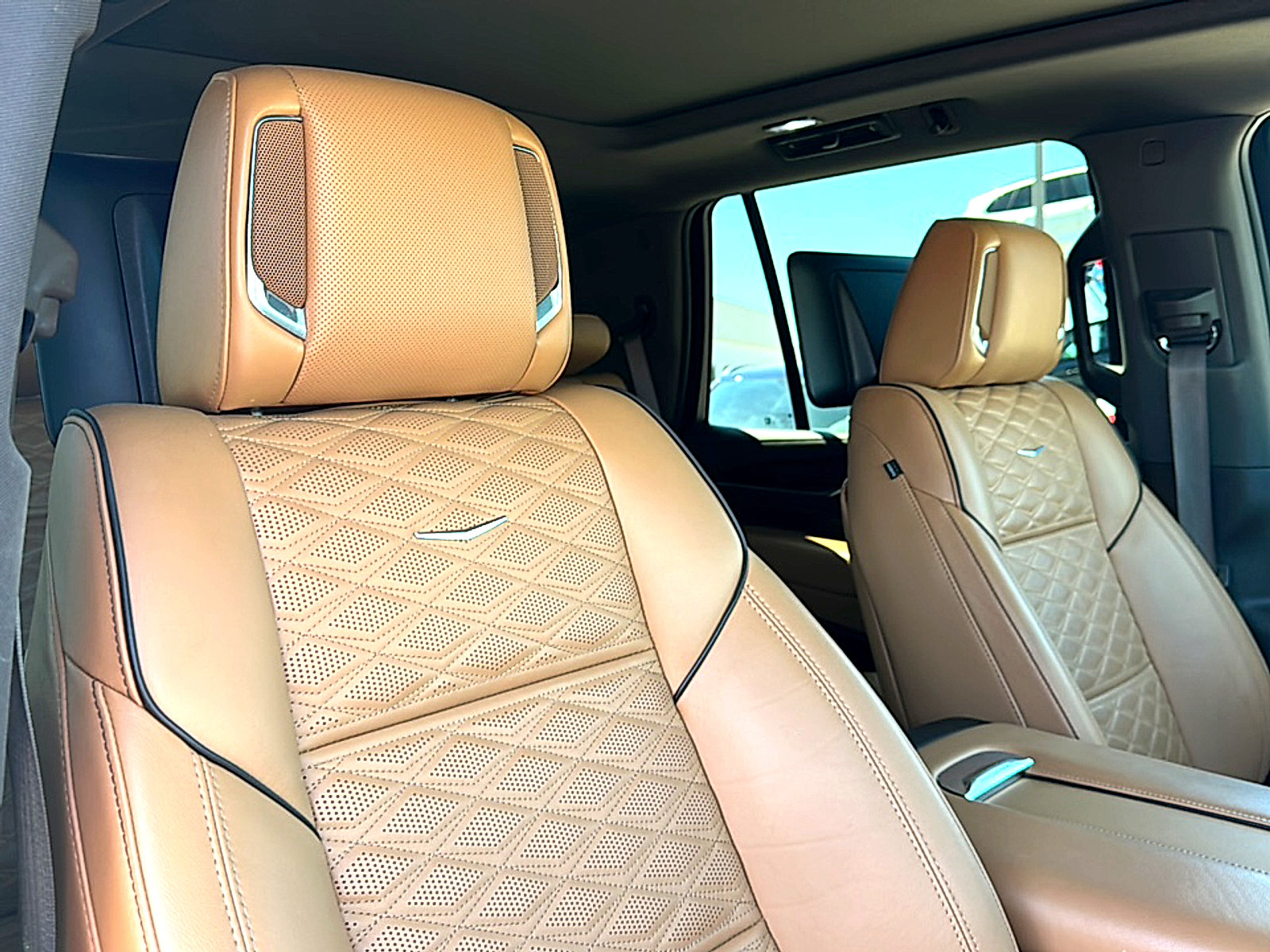 Used 2021 Cadillac Escalade Premium Luxury AWD/4WD image 29