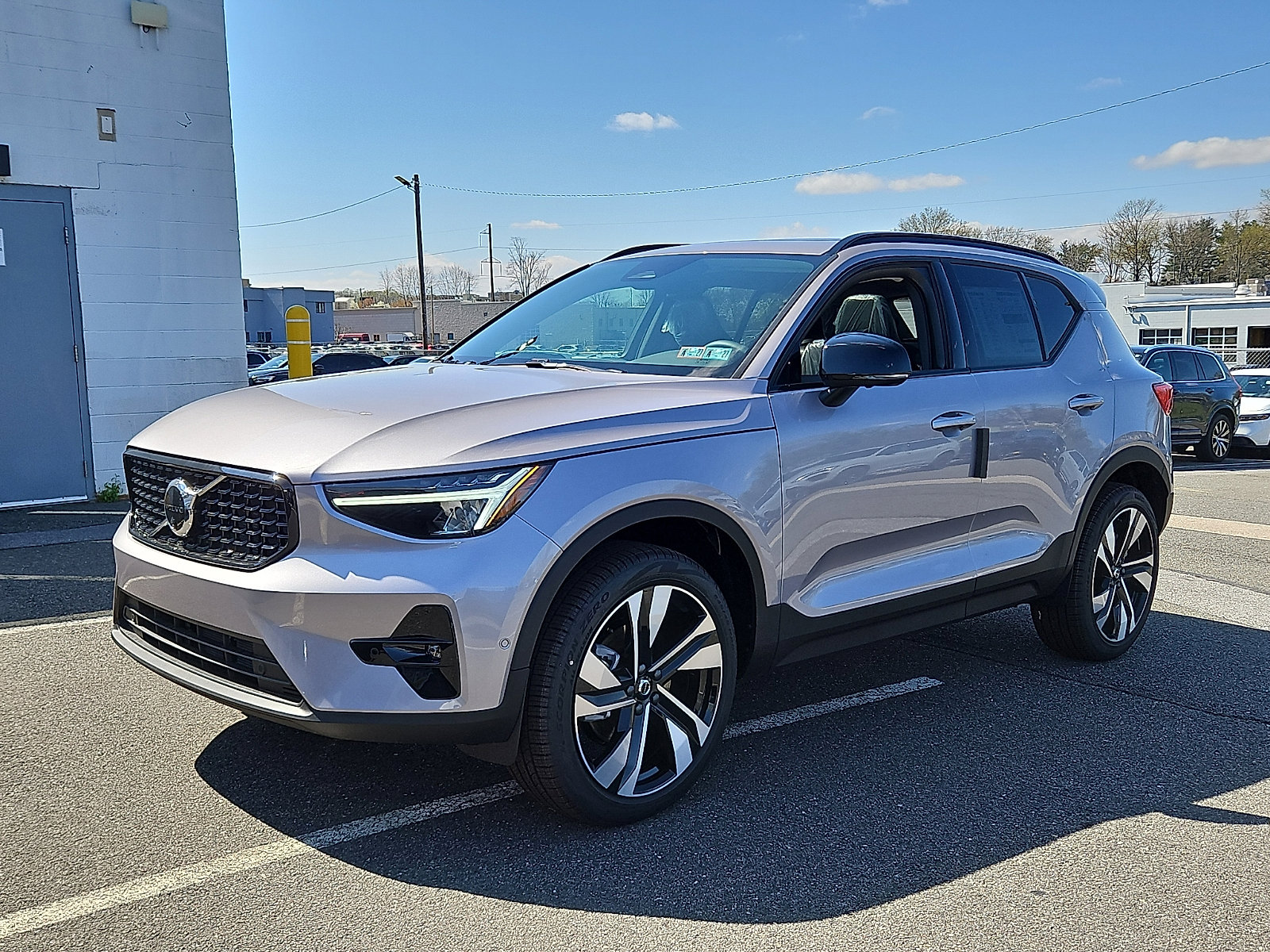 New 2026 Volvo XC40 B5 Plus w/ Climate Package AWD/4WD image 3