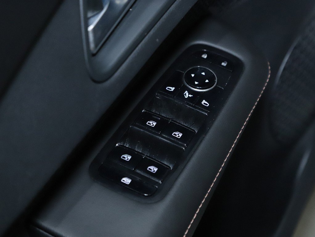 Used 2023 Nissan Ariya FWD image 16