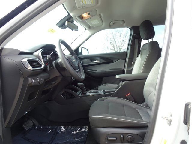 Certified 2022 Chevrolet TrailBlazer LT w/ Driver Confidence Package image 8