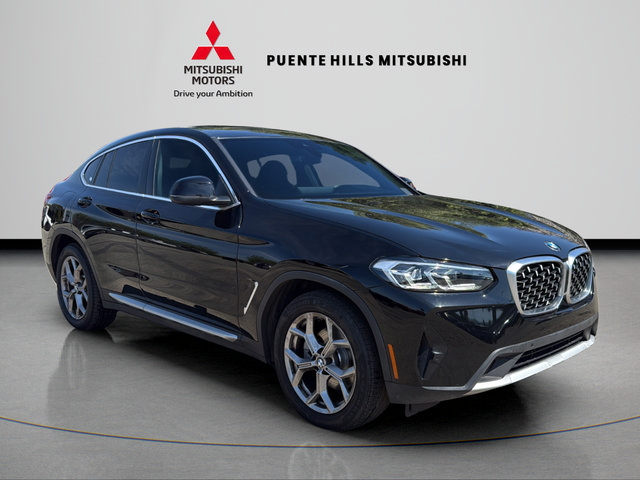 Used 2022 BMW X4 xDrive30i AWD/4WD image 3
