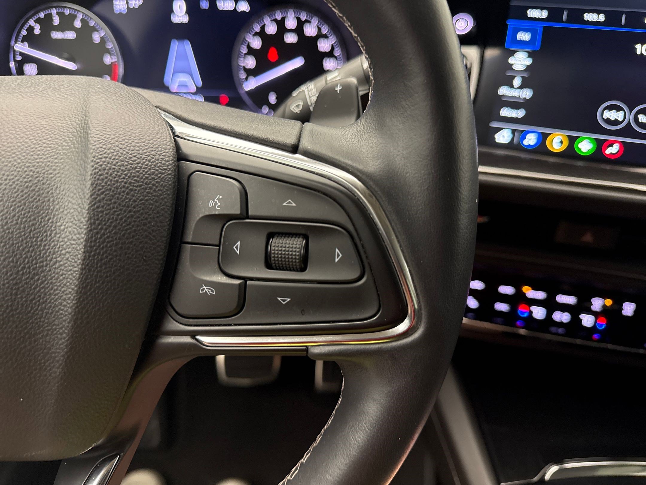 Certified 2022 Buick Envision Essence w/ Sport Touring Package image 36