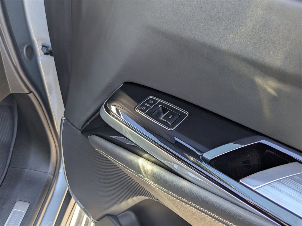 Certified 2025 Cadillac Escalade Premium Luxury Platinum image 30