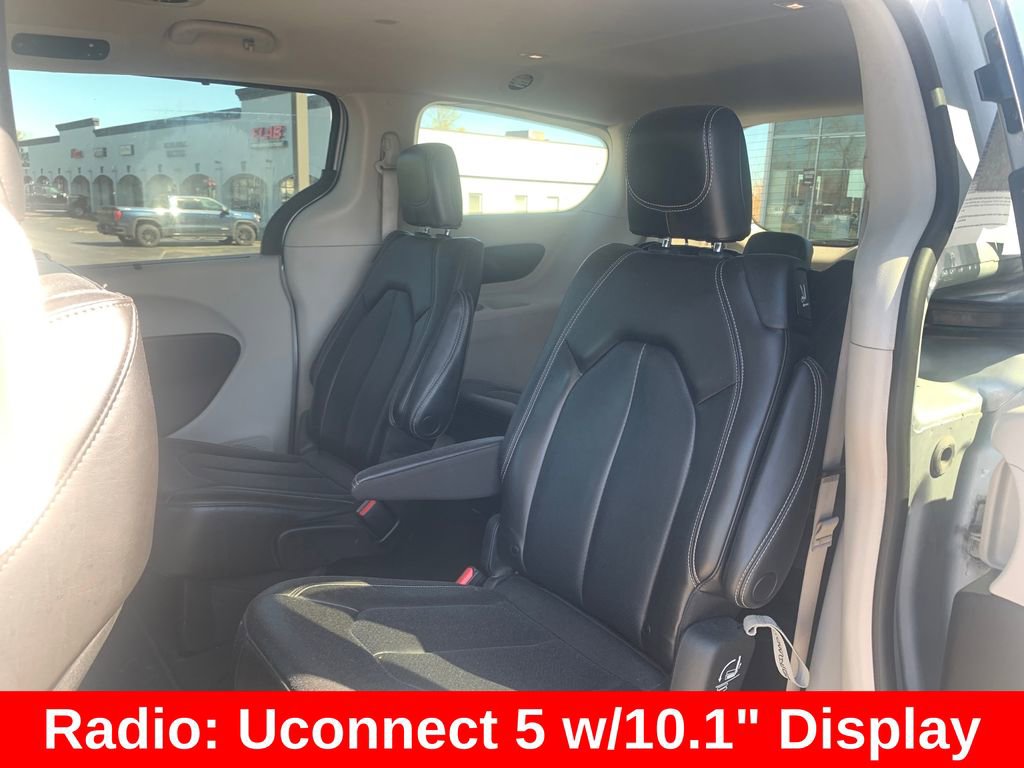 Used 2023 Chrysler Pacifica Touring-L FWD image 11