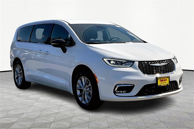 New 2026 Chrysler Pacifica Select