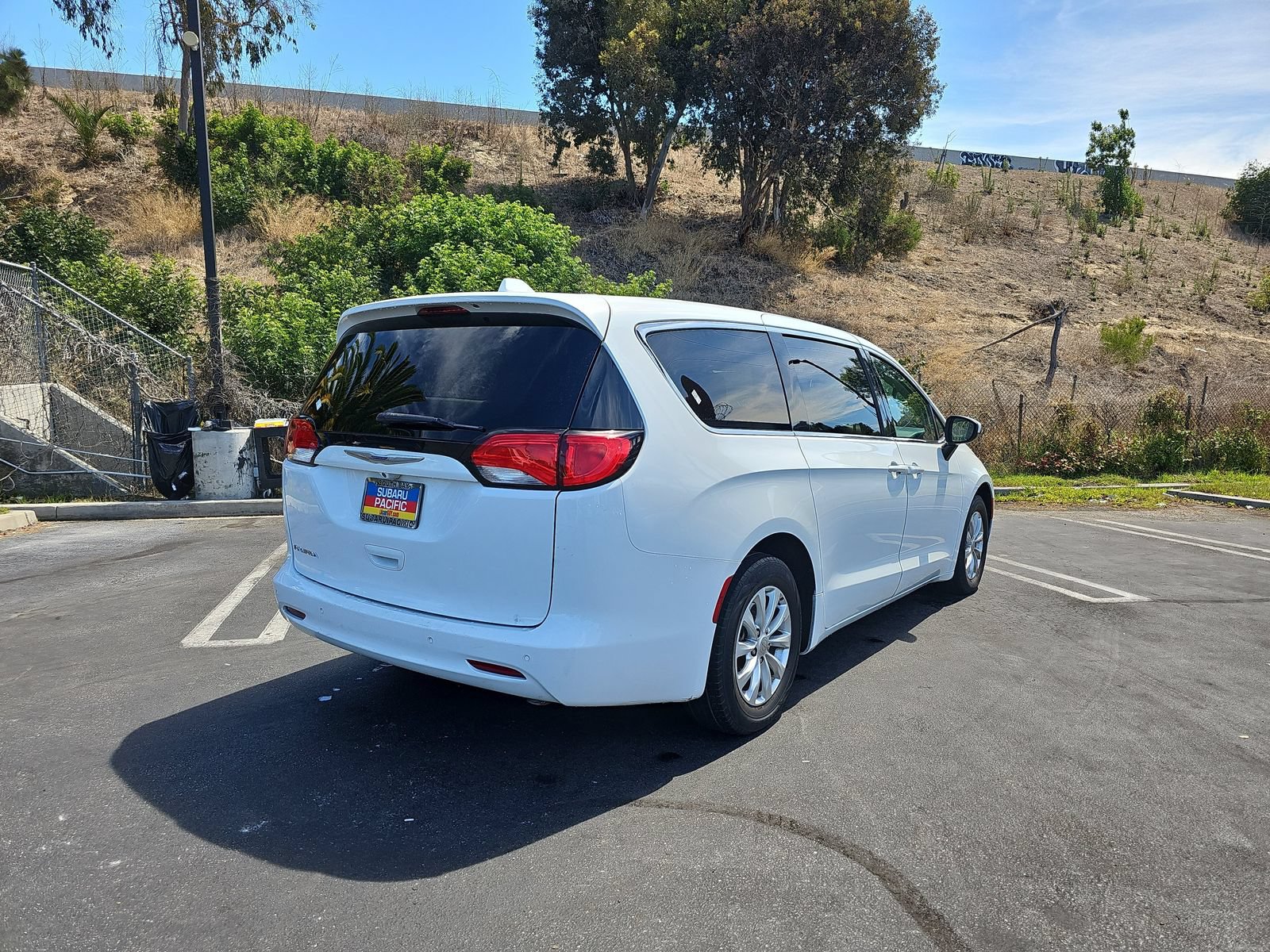 Used 2019 Chrysler Pacifica LX w/ Tire & Wheel Group FWD image 7