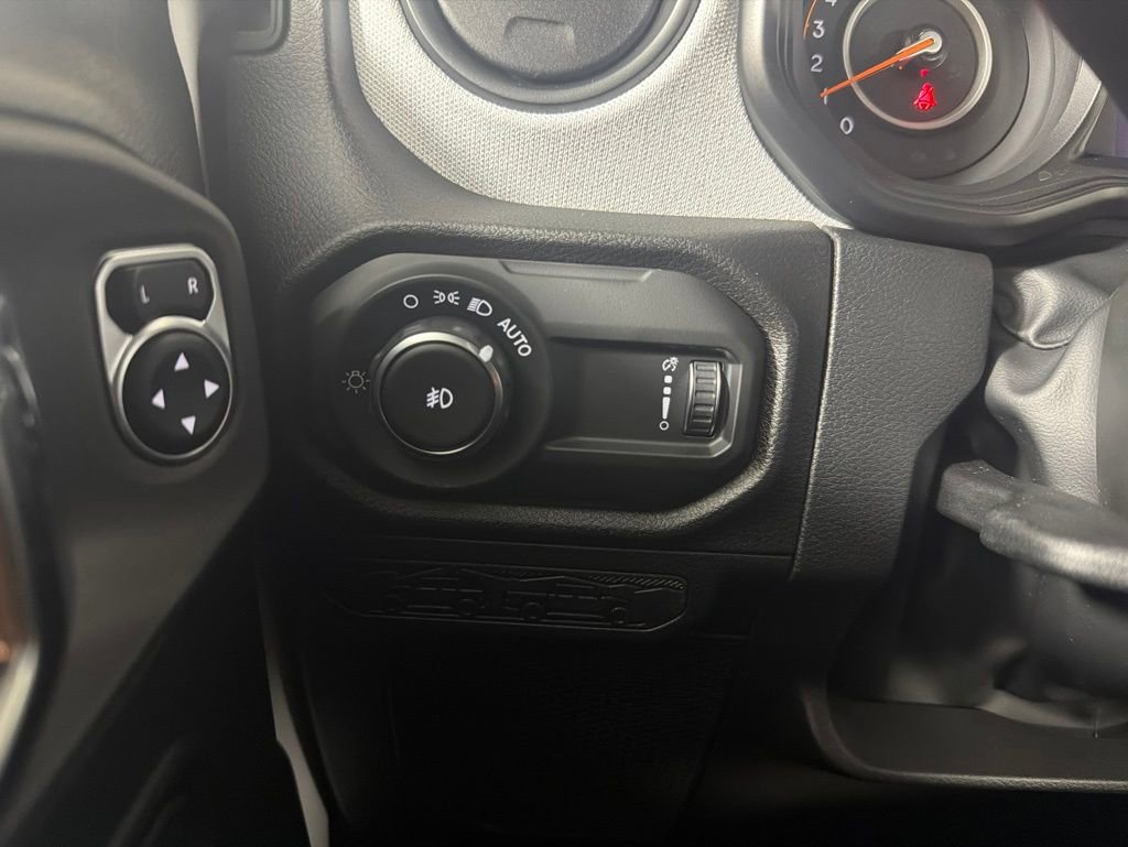 Used 2025 Jeep Wrangler Unlimited Sport AWD/4WD image 32