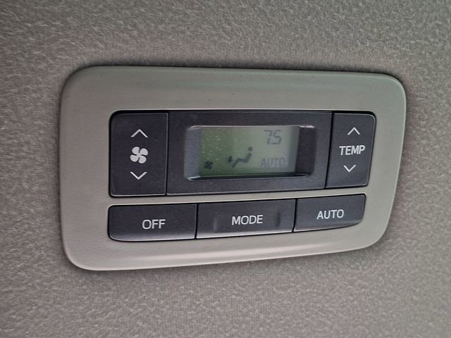 Used 2014 Toyota Sienna XLE image 13