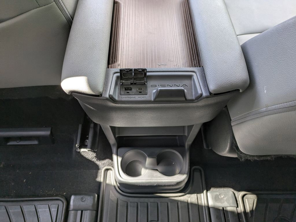 Used 2023 Toyota Sienna XLE AWD/4WD image 29