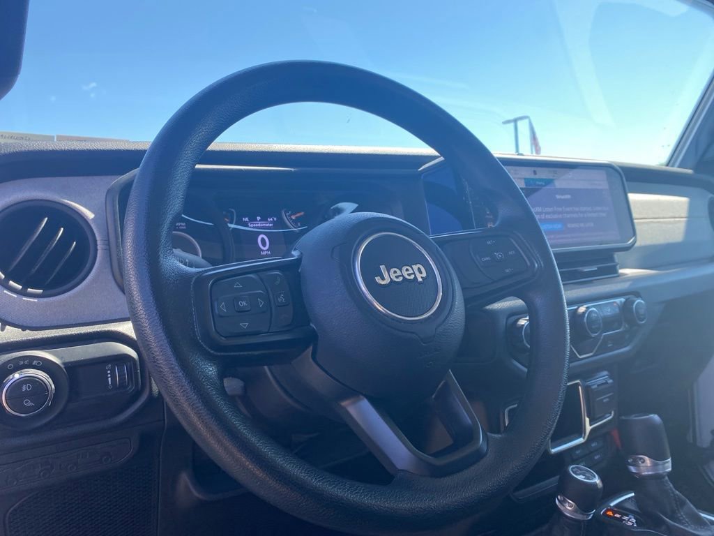 Used 2024 Jeep Gladiator Sport AWD/4WD image 9
