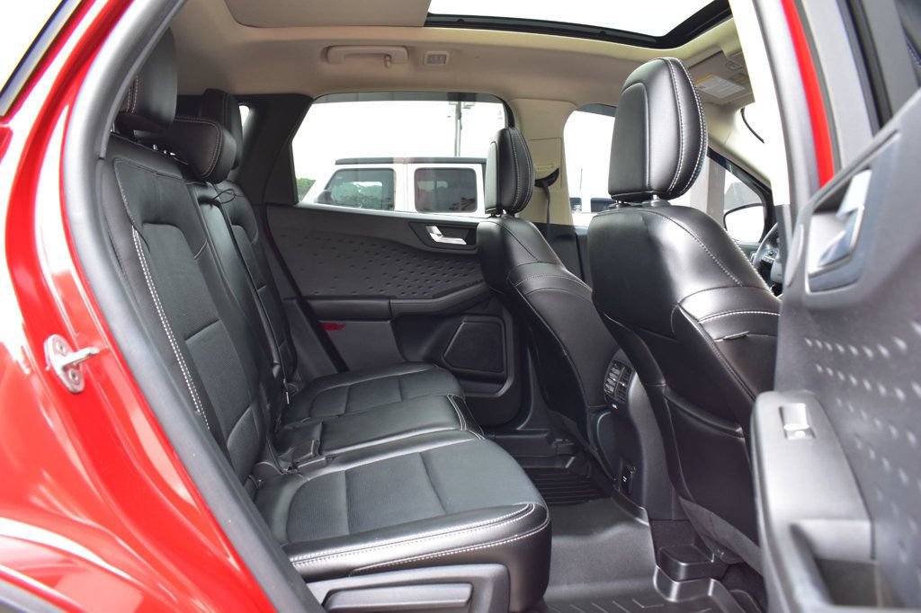 Used 2020 Ford Escape Titanium AWD/4WD image 17