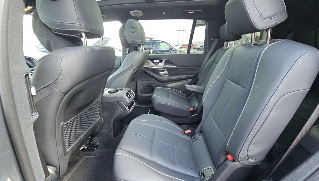Used 2025 Mercedes-Benz GLS 450 4MATIC image 3