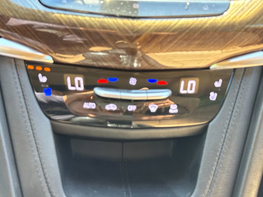 Used 2021 Cadillac XT6 Premium Luxury w/ Platinum Package FWD image 23