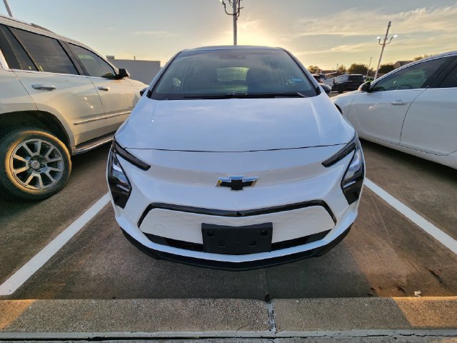 Used 2023 Chevrolet Bolt LT FWD image 2