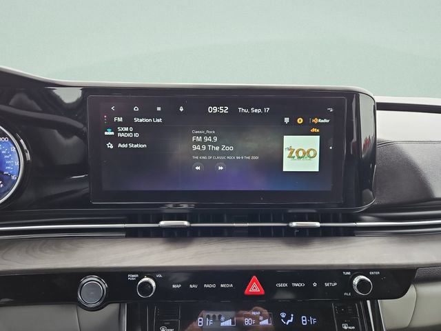 Used 2023 Kia Carnival EX FWD image 18