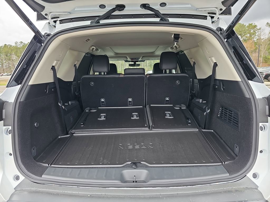 New 2026 Nissan Pathfinder Platinum w/ Cargo Package image 17