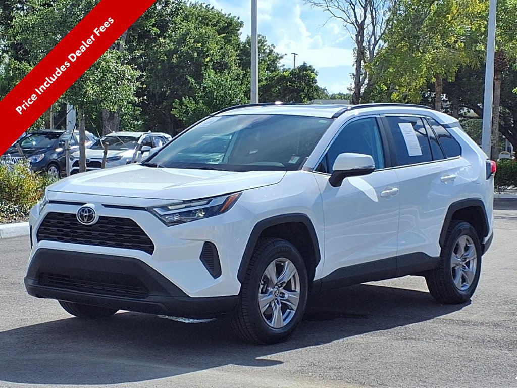 Used 2022 Toyota RAV4 XLE w/ Convenience Package FWD image 3