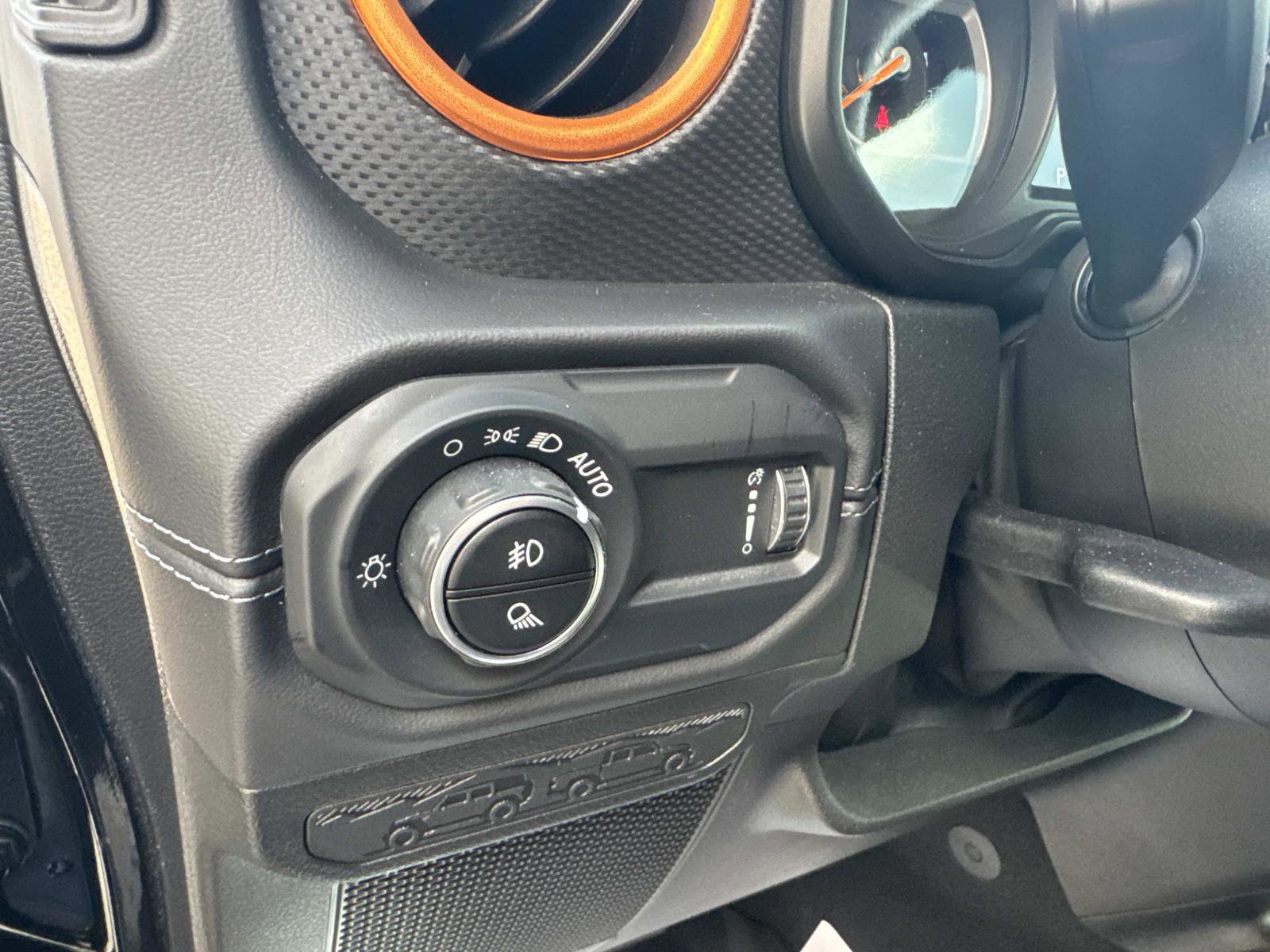 Used 2024 Jeep Gladiator Mojave w/ Convenience Group image 20