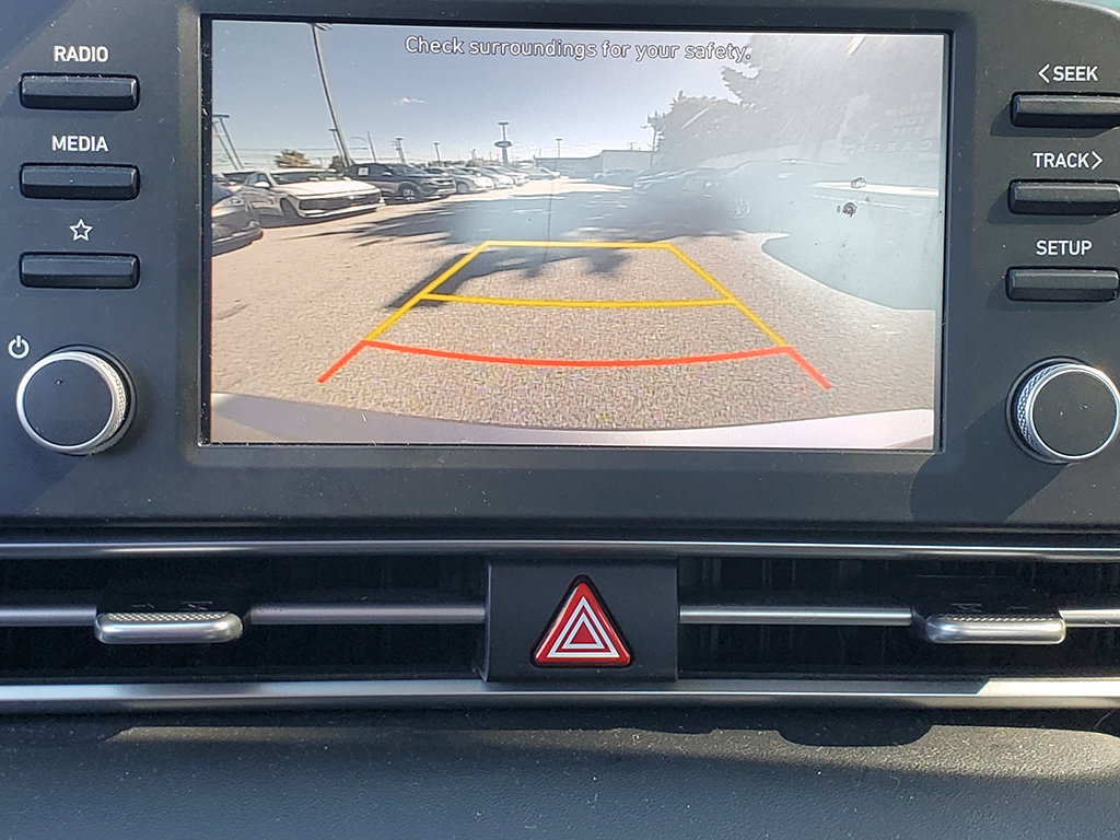 Used 2022 Hyundai Elantra SE FWD image 9