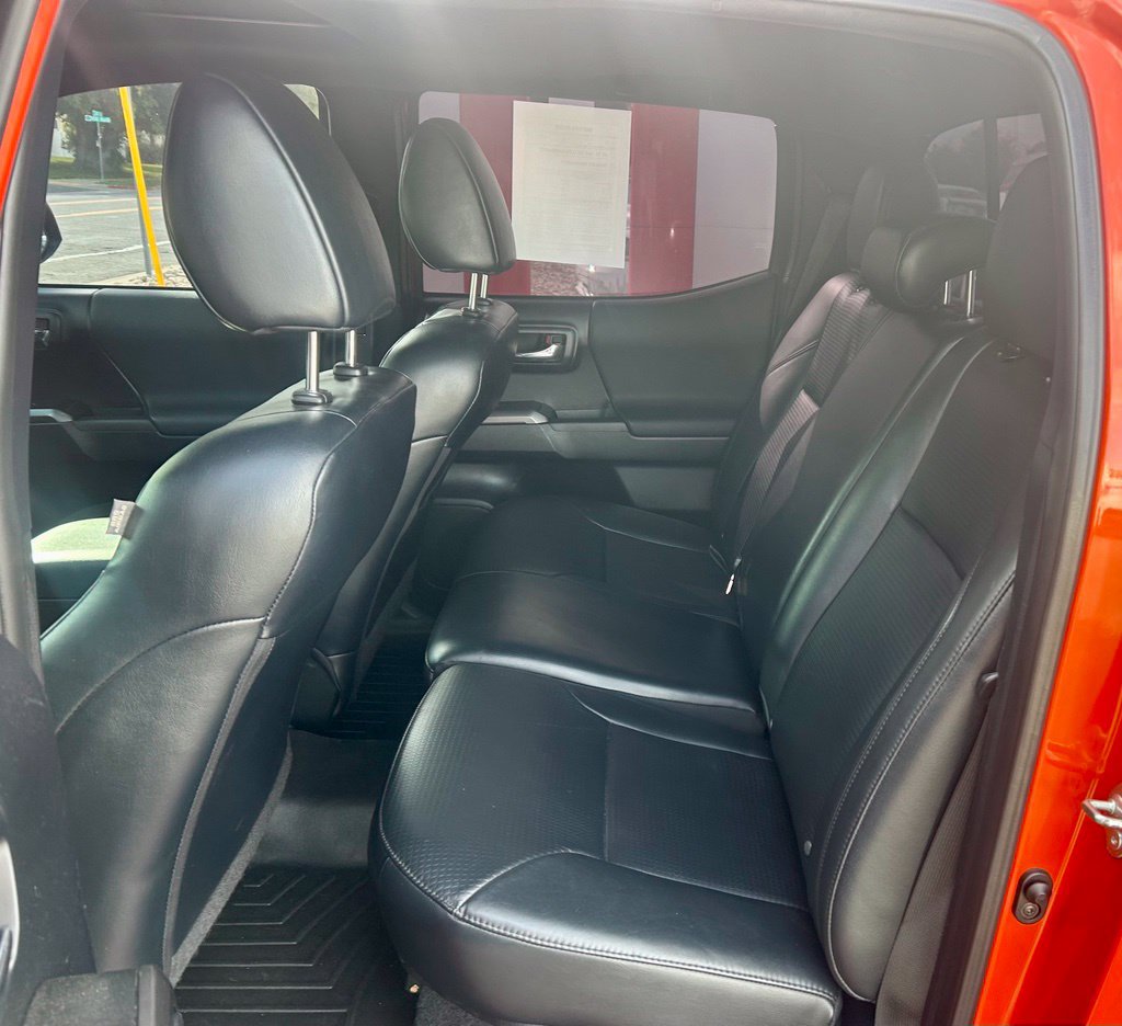 Used 2018 Toyota Tacoma TRD Off-Road AWD/4WD image 9