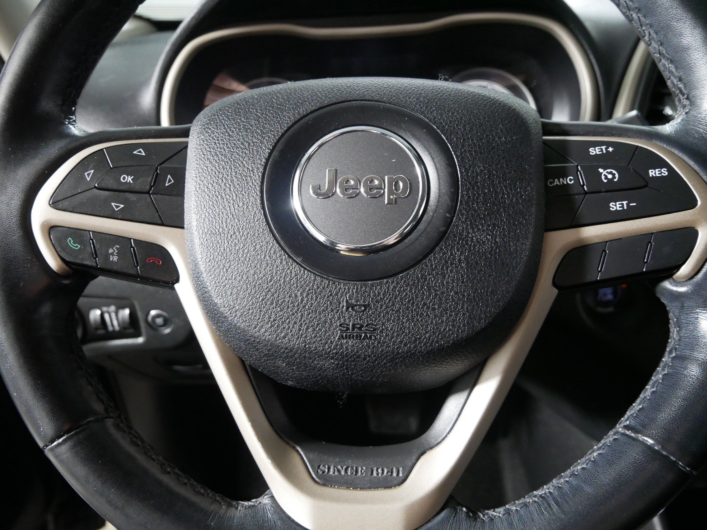 Used 2015 Jeep Cherokee Latitude w/ Comfort/Convenience Group image 25