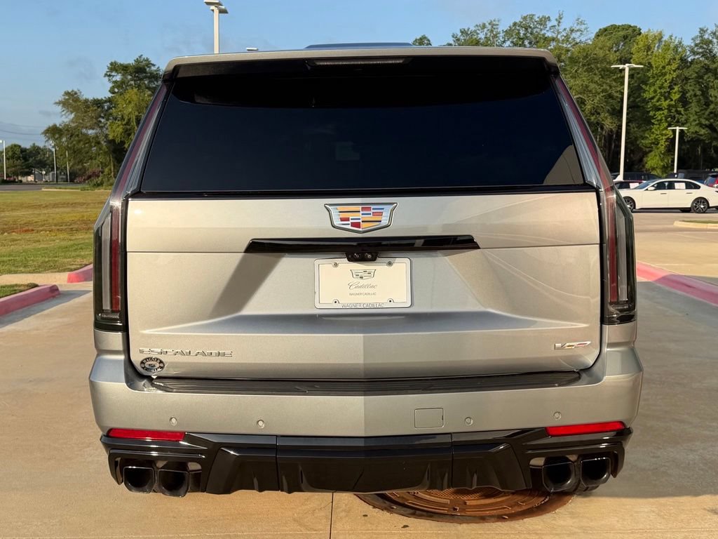Used 2025 Cadillac Escalade ESV V AWD/4WD image 4
